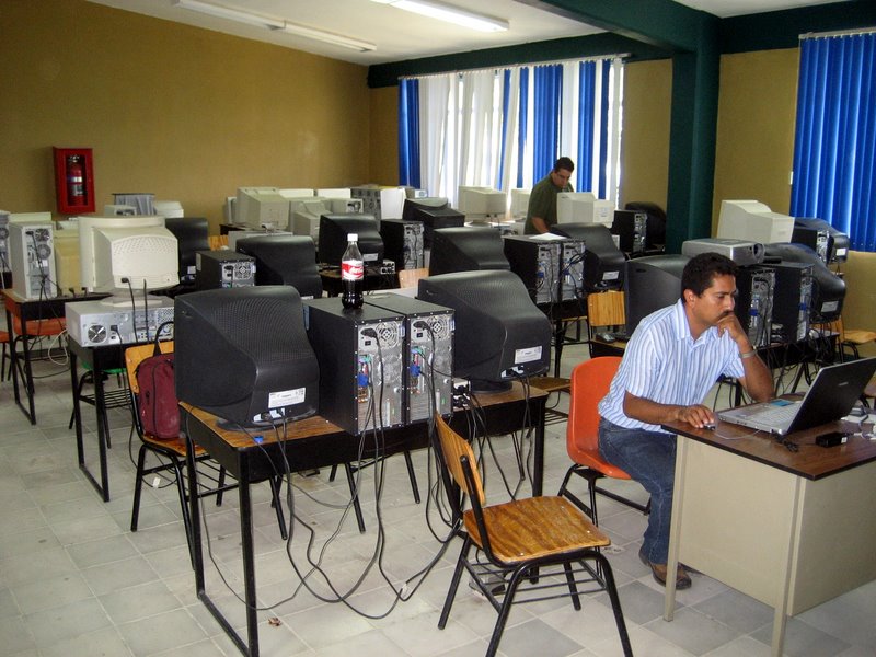 The donated computer lab at Mezquital Plantel 17